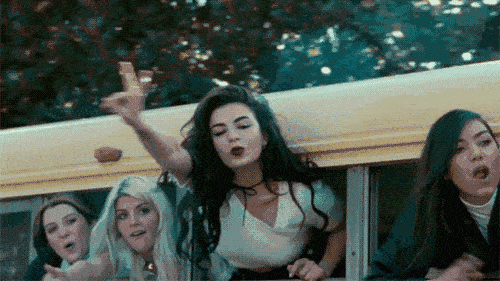 曾經(jīng)被我嘲笑的小眼睛室友，如今變得艷壓群芳？！