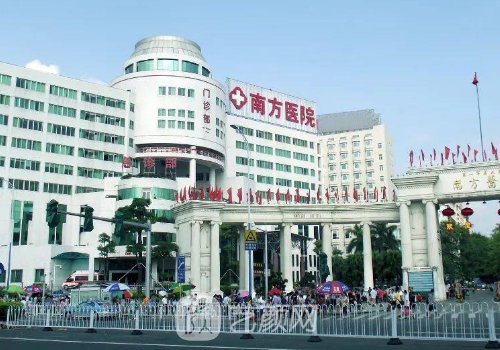 南方醫(yī)院割雙眼皮盧子敬